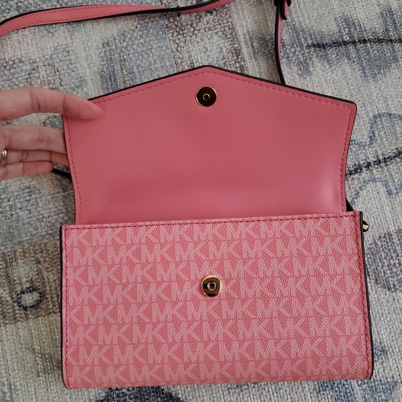 Michael Kors Pink Signature Coated Canvas and Leather Envelope Flap Clutch - Picture 3 of 16